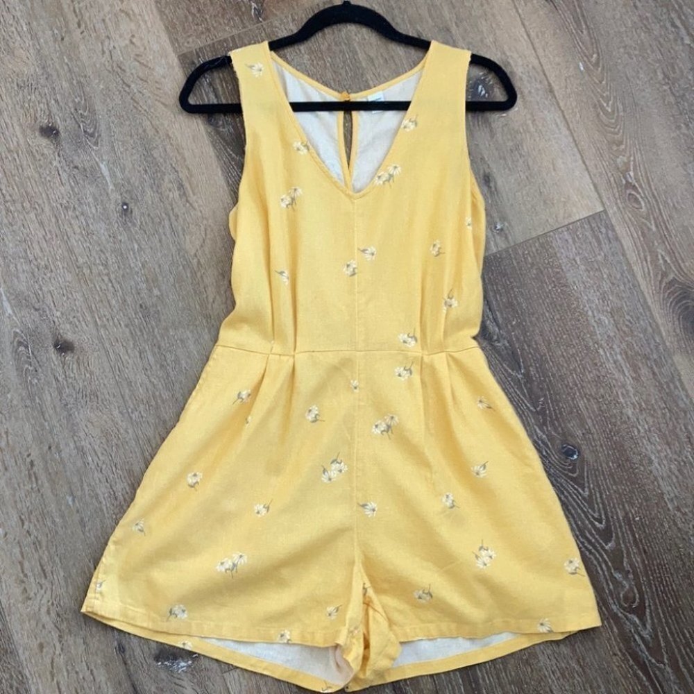 Old Navy Yellow Floral Linen Blend V-Neck Romper - Picture 3 of 6